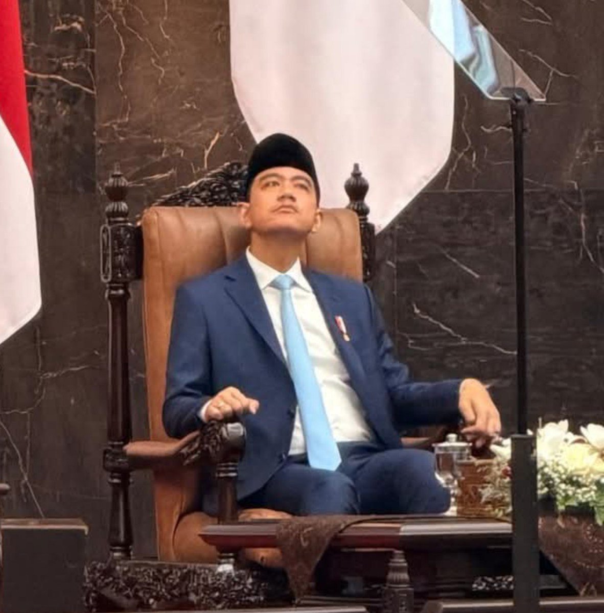 Opposisi6890's tweet photo. Di janjikan 19 ribu lapangan kerja
Ehhh si kunyuk tamatan SMP. https://t.co/L3DYk1UzX1