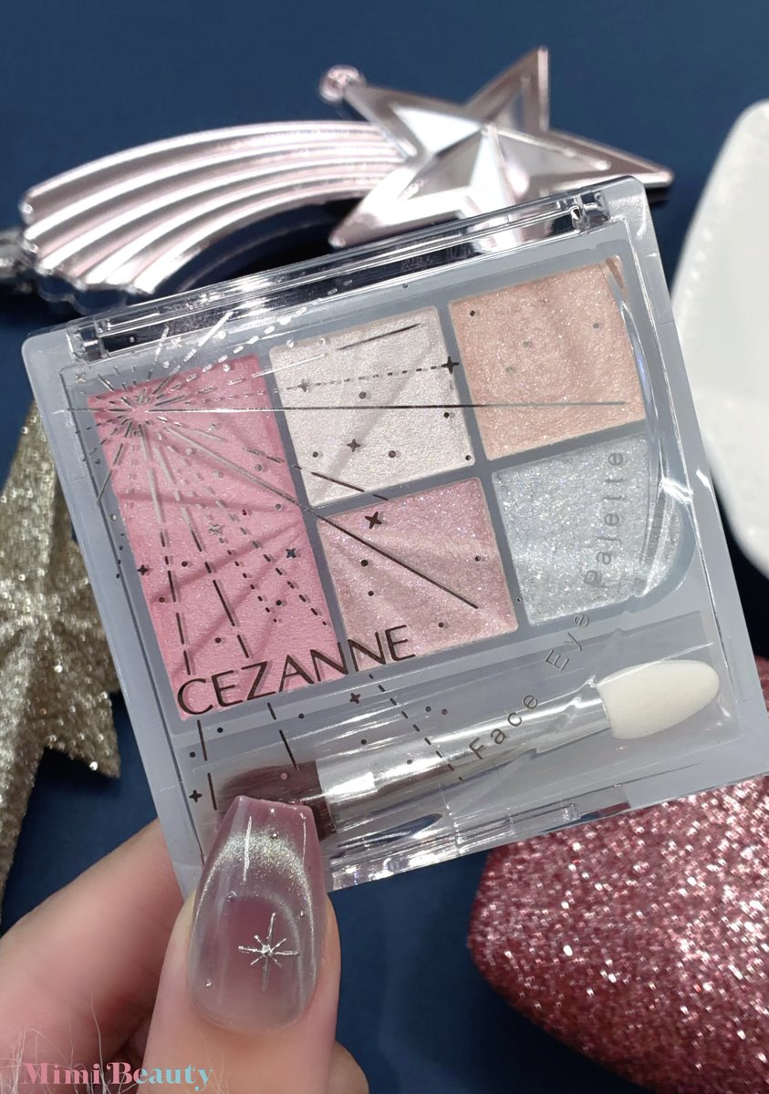 MimiBeauty__'s tweet photo. セザンヌの冬限定パレット、実物も可愛すぎたから見て😭✨
透明感たっぷりの儚げカラーにキラッキララメなんて最高すぎる…。11月上旬発売 https://t.co/maeYJn6w0O