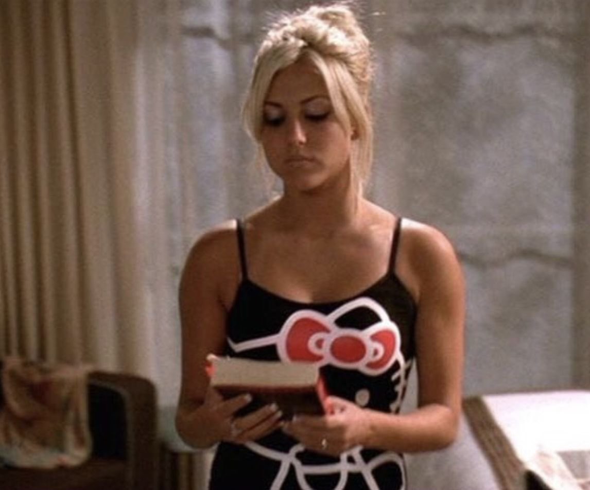 strawbunnybisou's tweet photo. i so wish women’s hello kitty shirts were as cute as they were in the 2000s today https://t.co/WlPvQZCxYR
