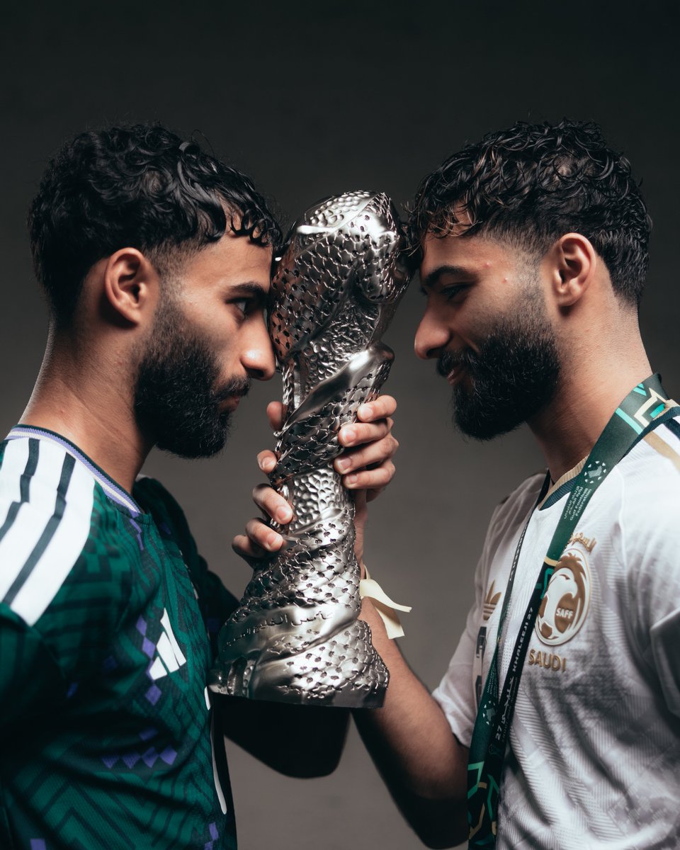 SaudiNT's tweet photo. رافع الكأس..
سـعـــودي 🇸🇦🏆
#الأخضر_بطل_الخليج | #هذا_الأخضر https://t.co/MTuVTxhGZe