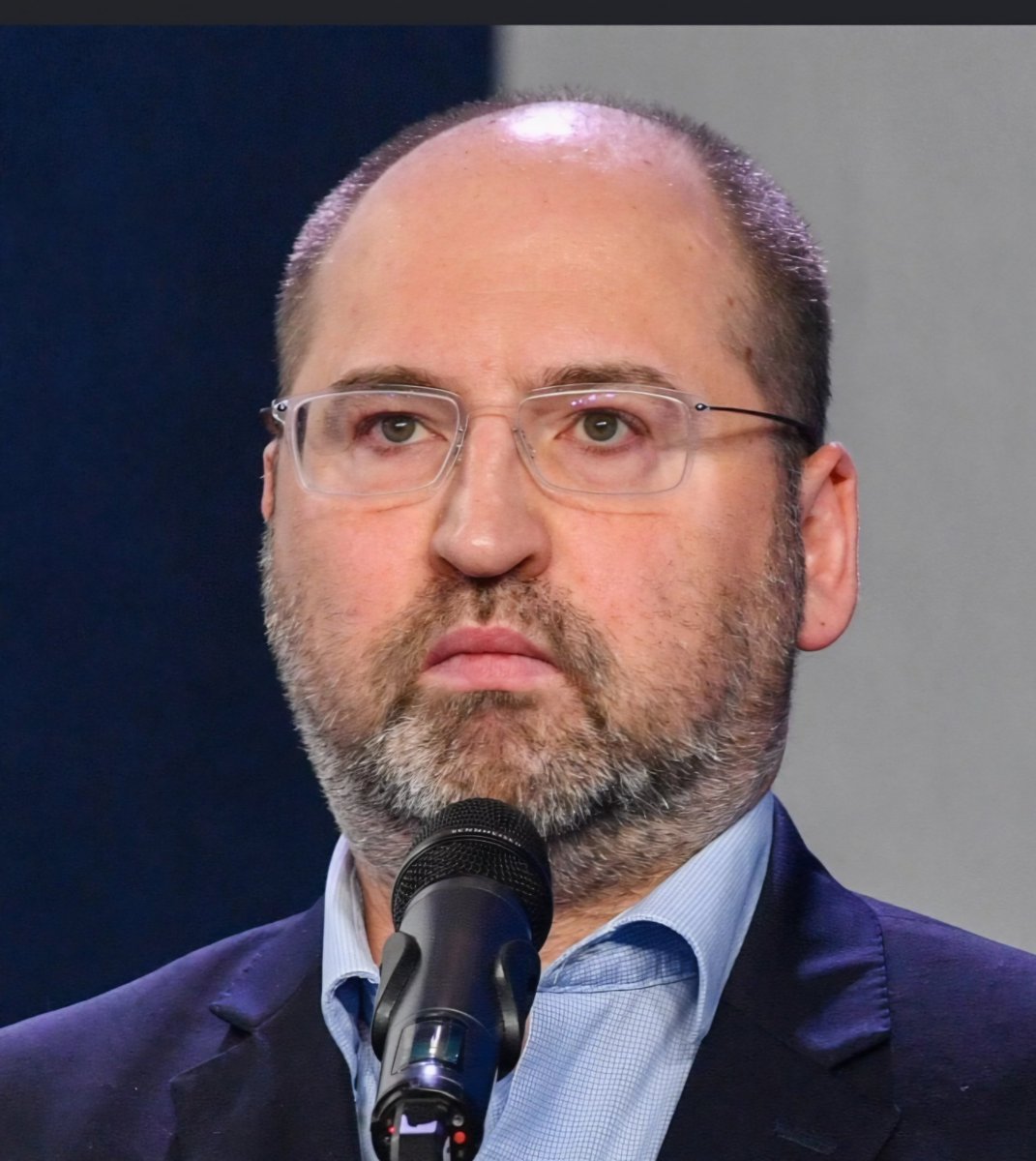 LeeonBadBat's tweet photo. Dlaczego te dwa skurwysyny nie  mają zarzutów i nie molestuje ich prokurator?
Zdrada stanu to poważne przestępstwo.. https://t.co/NKDMs9DjK2