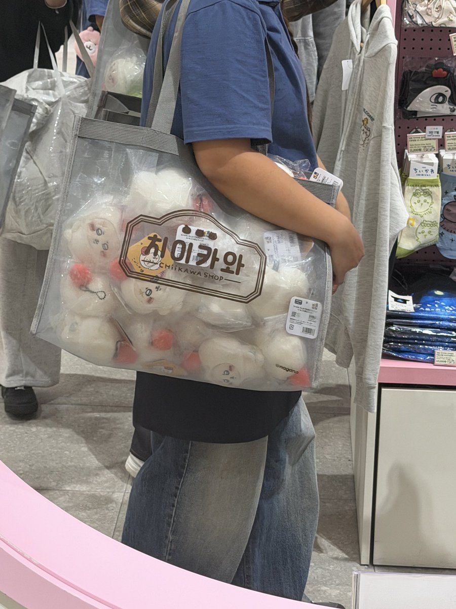 skyblue_lovers's tweet photo. 할로윈 마코 제발 한개만 팔아줘요 https://t.co/nWi7xzLfQ3