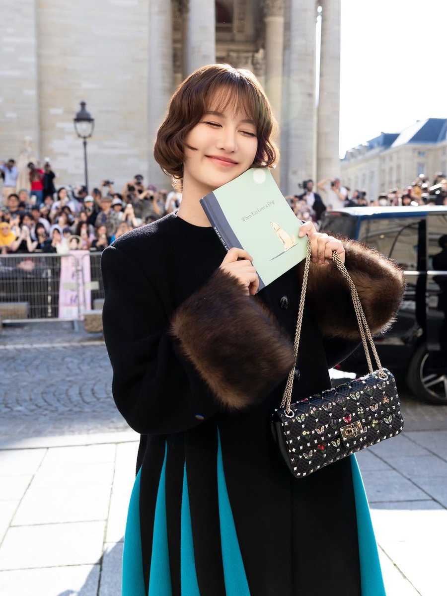 yoongsar's tweet photo. Valentino princess 👑

SAROCHA X VALENTINO PFW SS27
#ValentinoSS27xFreen
#ValentinoAntibiblioteca
#ValentinoGaravani
#srchafreen
#PFW https://t.co/cCQTqTUU2g