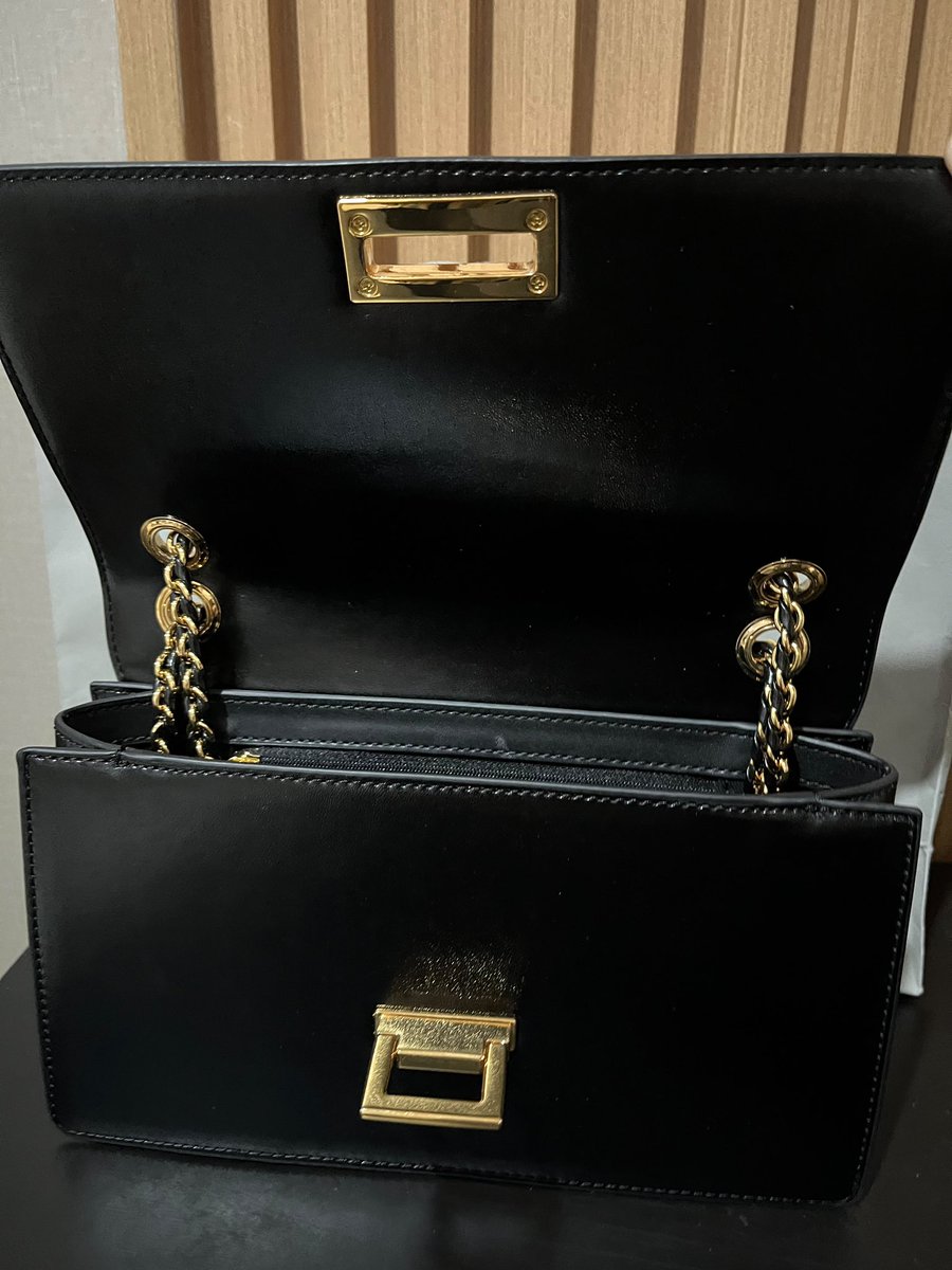 adamnjuliet's tweet photo. WTS - WANT TO SELL PRELOVED TAS CK
📍JABODETABEK
Warna : Hitam
Bahan : Leather
Condi : Sangat bagus no minus
Beli di C&K Mall Kota Kasablanka 1,3. Jual murah 8xx rb (bisa nego). Minat? Gas DM ka Fast Resp!!
#zonauang #beli #jual #zonajajan #wts #wtb #preloved #prelovedt https://t.co/9Q3pI6ccAq