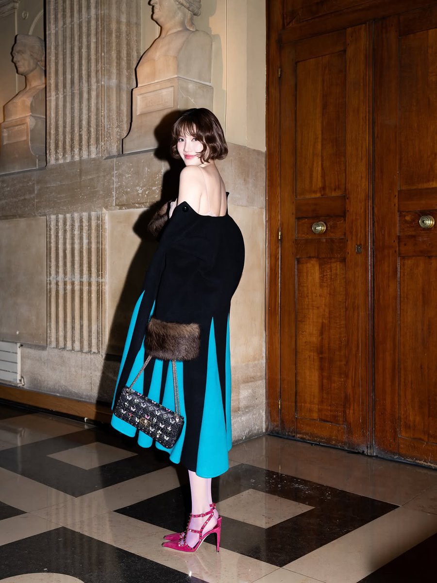 yoongsar's tweet photo. Valentino princess 👑

SAROCHA X VALENTINO PFW SS27
#ValentinoSS27xFreen
#ValentinoAntibiblioteca
#ValentinoGaravani
#srchafreen
#PFW https://t.co/cCQTqTUU2g