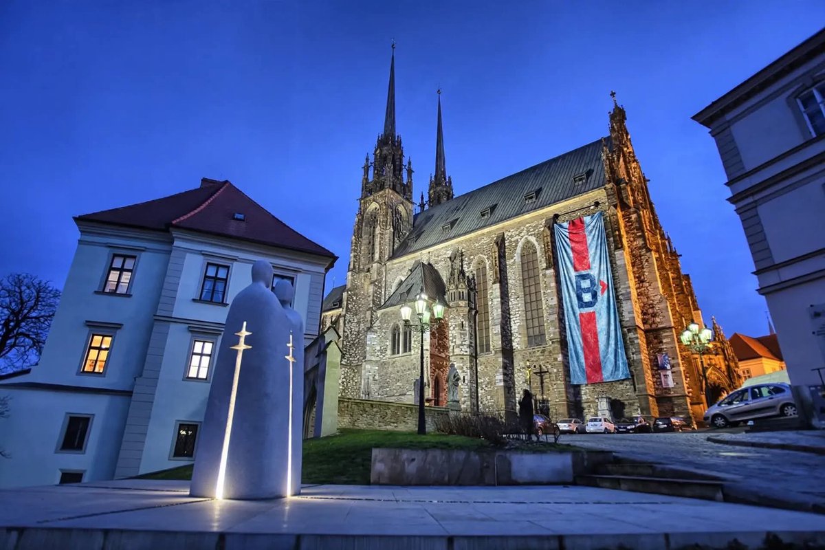 BODYCEK2021's tweet photo. Brno i Praha jsou připravené. 🔥
Všechno je nachystáno a už brzy vhodíme naše společné PRVNÍ BULY! 🏒🥅

Bodyček se blíží. 🎙️ https://t.co/yOLelYPA8E