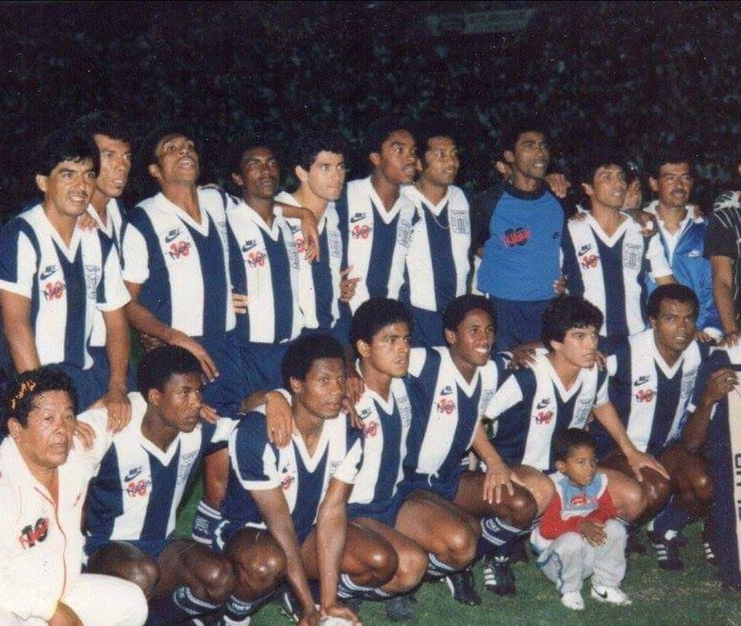 eleegeve's tweet photo. 1986. Alianza Lima. Despedida del "Nene" Cubillas. Indumentaria Nike (solo por esa vez) con detalles para la ocasión. https://t.co/646W5M1WOi