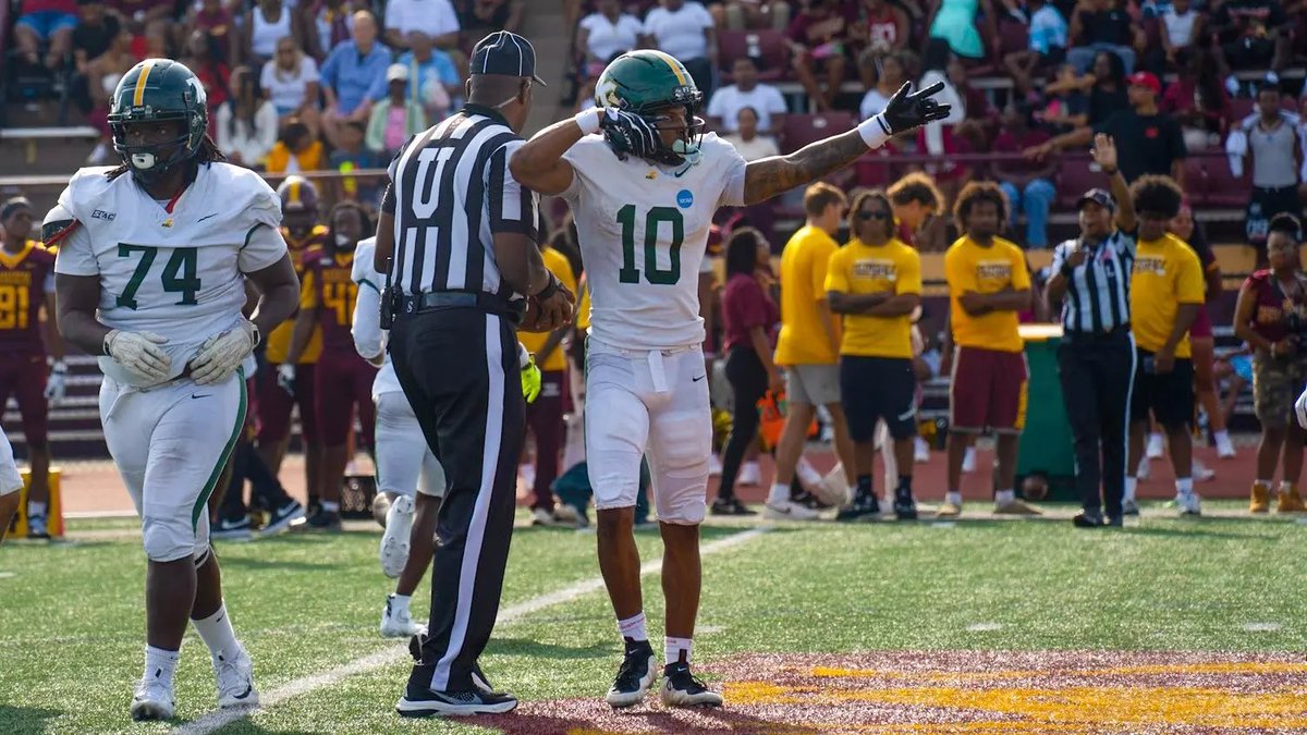 derrick_deen's tweet photo. Kentucky State wide receiver Darius Cyprian so far this season:

🟢 38 receptions
🟡 529 yards
🟢 4 TDs

#BredDifferent | @KYSUFB  https://t.co/fskBiB7g11 https://t.co/Z3YDtF7sAq