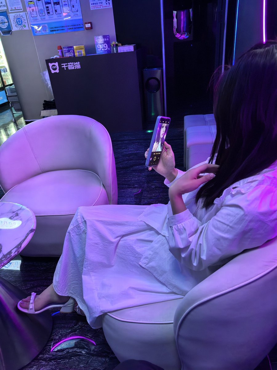 LumSuo's tweet photo. 长沙有没有想射满我女朋友鞋子的同好，在河西最好，可以直接来。04年 36码骚脚。 https://t.co/zA2pedPcVm