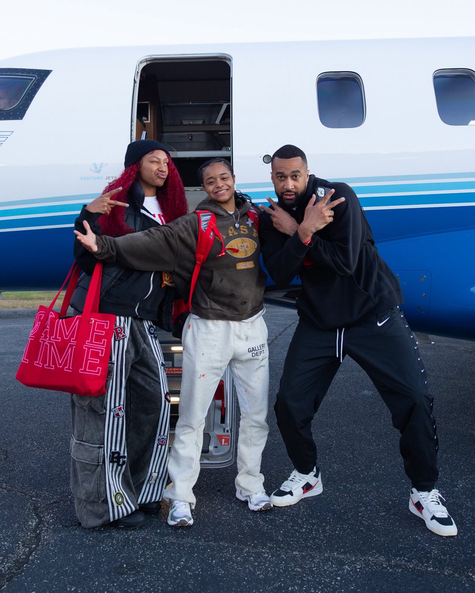 RutgersWBB's tweet photo. We are wheels up to Chicago for Big Ten Media Day π«
#GoRU | #RUWBB https://t.co/k8QKUdszID