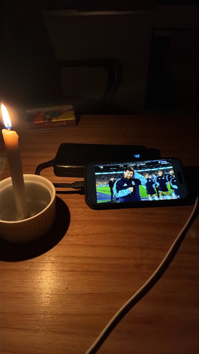 VMigliorini's tweet photo. BLACKRI DEVOLVÉME LA LUZ HIJO DE UNA GRAN PUTAAAAA!!! https://t.co/AGryI8Seao