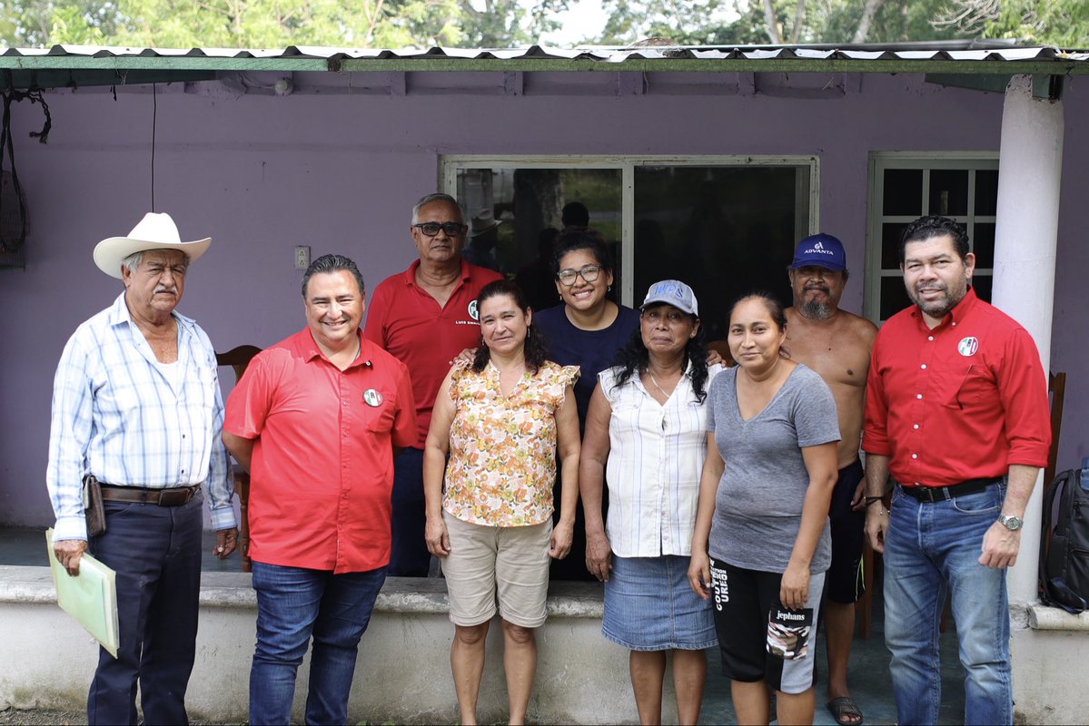 PRICampeche_'s tweet photo. En #Candelaria, nuestro Presidente @ricardommedina , junto a Iván Rodríguez Dirigente de la UR, del CM que encabezan Luis Cortes y Karime Moreno, visitó y atendió a vecinos de Venustiano Carranza así como una reunión de trabajo con comités vecinales de la cabecera municipal. https://t.co/lXkO4nHaUm
