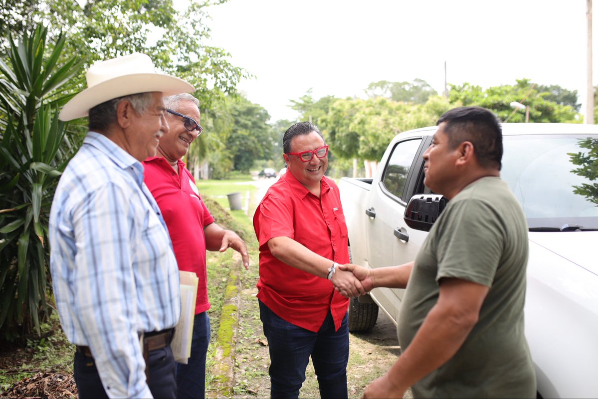 PRICampeche_'s tweet photo. En #Candelaria, nuestro Presidente @ricardommedina , junto a Iván Rodríguez Dirigente de la UR, del CM que encabezan Luis Cortes y Karime Moreno, visitó y atendió a vecinos de Venustiano Carranza así como una reunión de trabajo con comités vecinales de la cabecera municipal. https://t.co/lXkO4nHaUm
