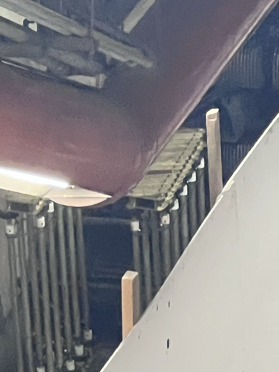 MaripiV's tweet photo. 6 de octubre, más de un mes;, continúan descompuestas las escaleras eléctricas de la estación San Joaquín, línea 7. Anexo evidencia @AdrianRubalcava su ayuda por favor. @MetroCDMX Gracias. https://t.co/psERNQJGkW