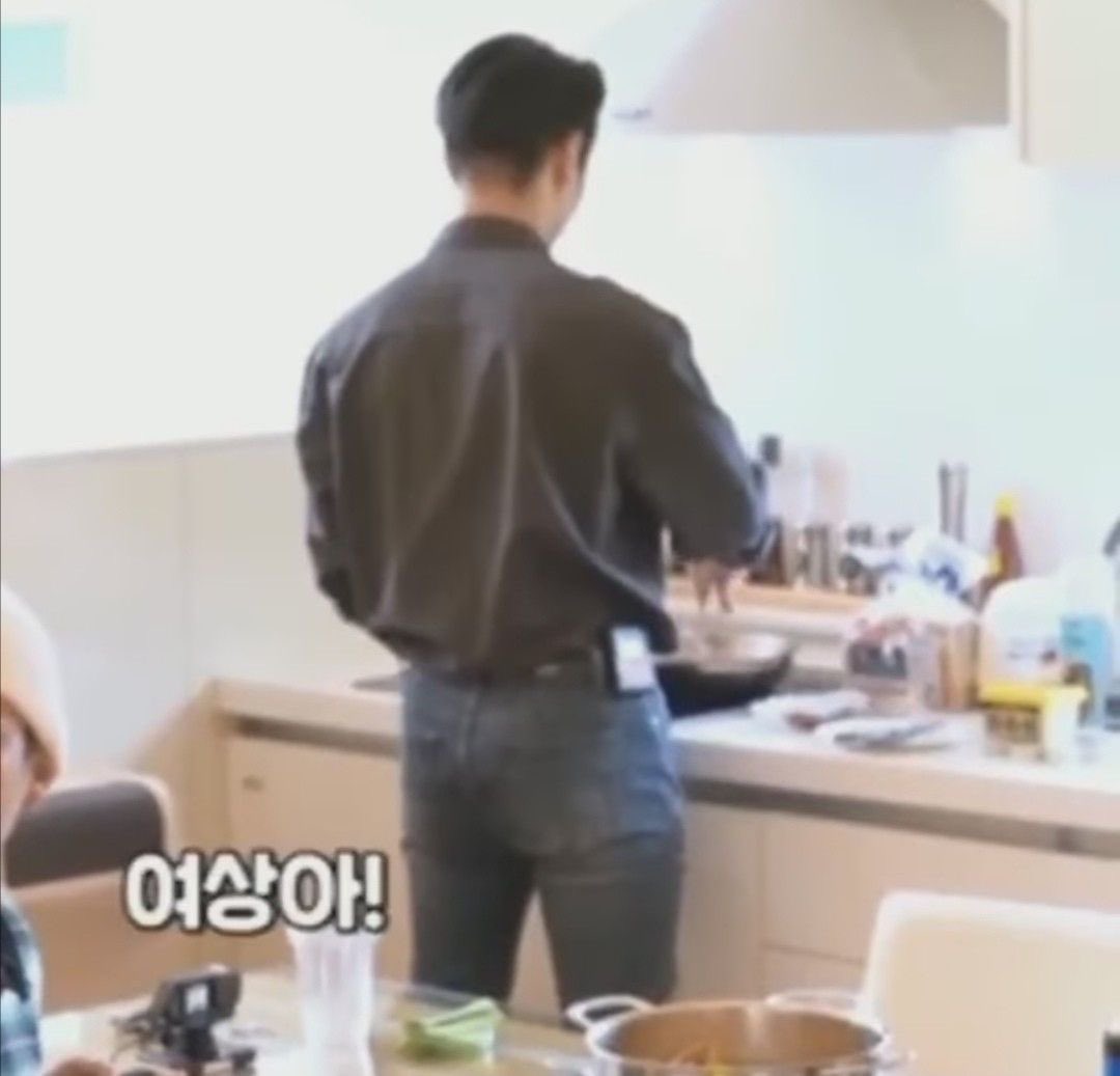 hwamelo's tweet photo. IM SO FUCKIG HUNGRY GOD IM SO FUCKING HUGNRY https://t.co/IaIF9Ju7cZ