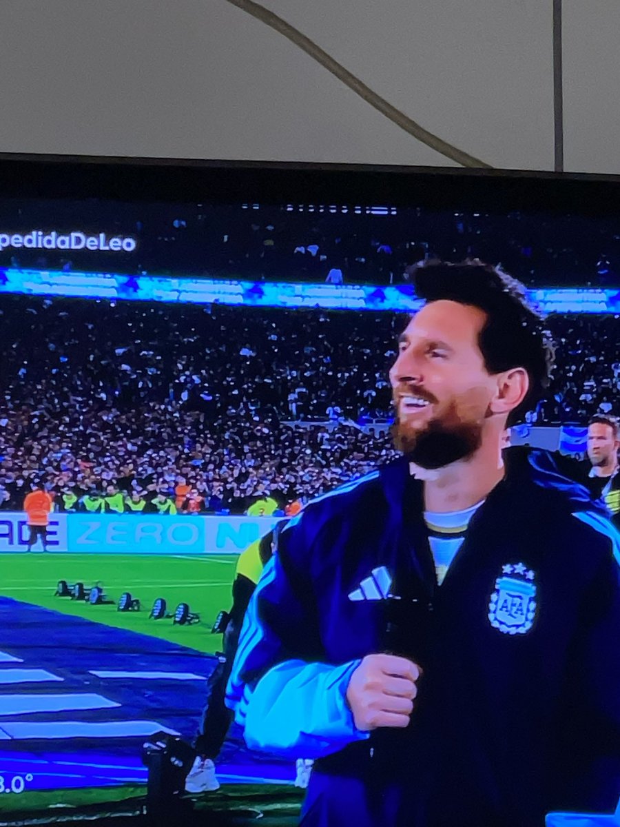 Natiamarillaa's tweet photo. Y que hago llorando por una persona que ni conozco?
Mi capitan, mi 10🐐✨ https://t.co/IRs0n5OODp