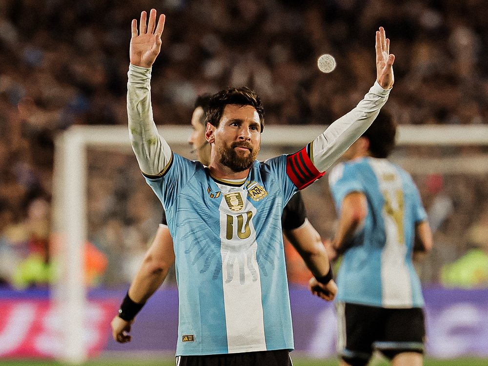 frabigol's tweet photo. Lionel Messi: "No pasó NADA RARO como se dice en la final, es culpa del boludo del técnico que sacó a Montiel y puso al burro de Molina".

Lionel Messi. https://t.co/hnEhI7qUsh