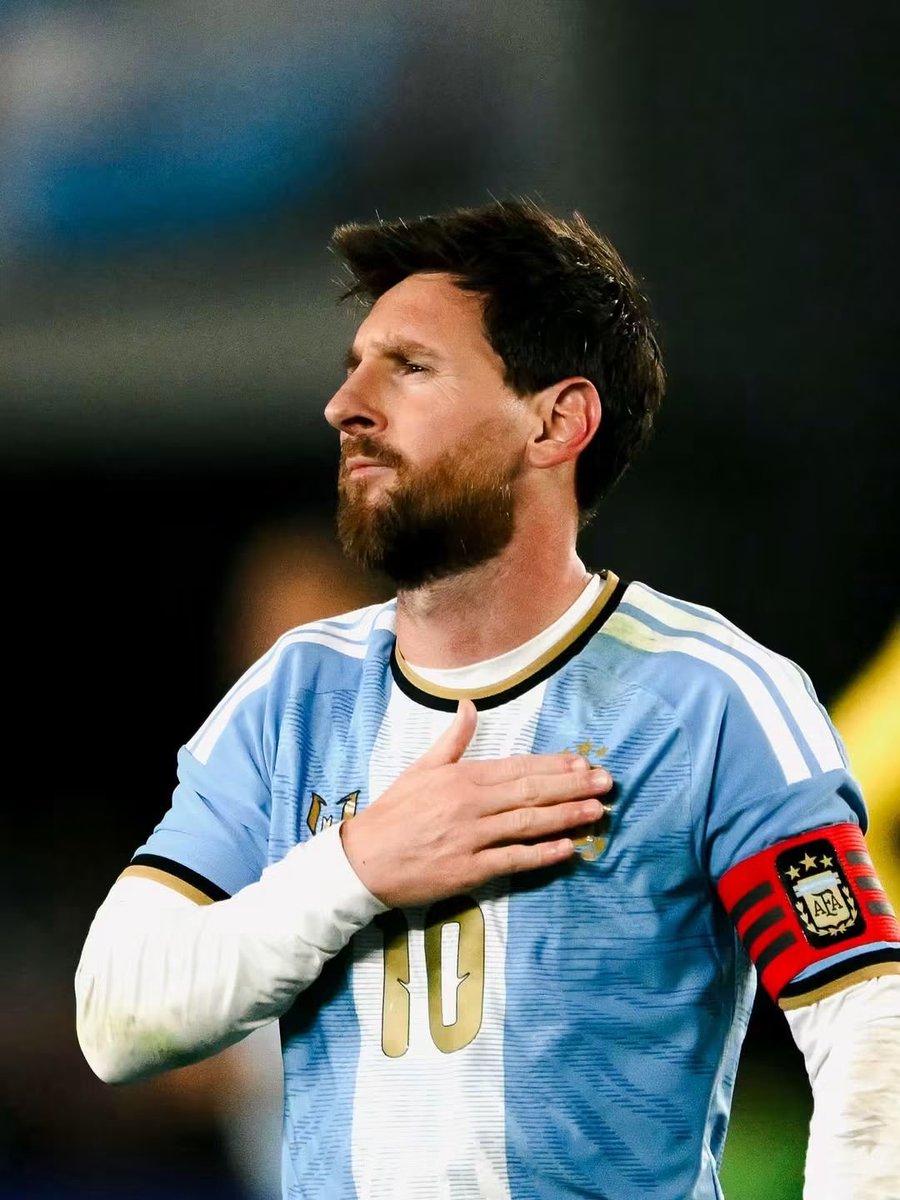 Asad_1108's tweet photo. #MessiAdiós
#GraciasMessi
#LM10 🇦🇷🐐❤️

Will miss you in Argentinian Colours !!
Thank you for your memories, especially at 2022 when you lift the @FIFAWorldCup at Lusail 🙏🙏

#GOAT Forever 🐐 https://t.co/amBNqeSLeN