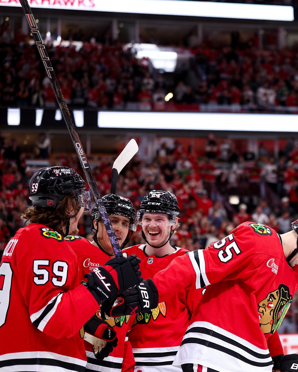 NHLBlackhawks's tweet photo. HOW ARE WE FEELIN' @UnitedCenter ⁉️ https://t.co/9fVxRPHj38