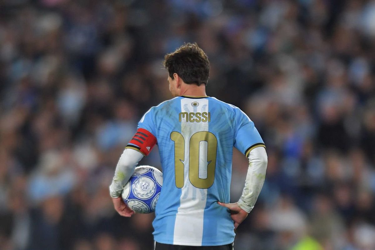 LA41846937's tweet photo. Gracias por todas las alegrías que nos diste, Gracias por nunca haberte rendido hasta cumplir tus objetivos, sos un ejemplo de futbolista y persona.
Nunca te olvidaremos.
Siempre serás ídolo y héroe de la Selección Argentina y el Futbol Argentino.
Un Argentino nunca se rinde. https://t.co/H3HGDS1mj1