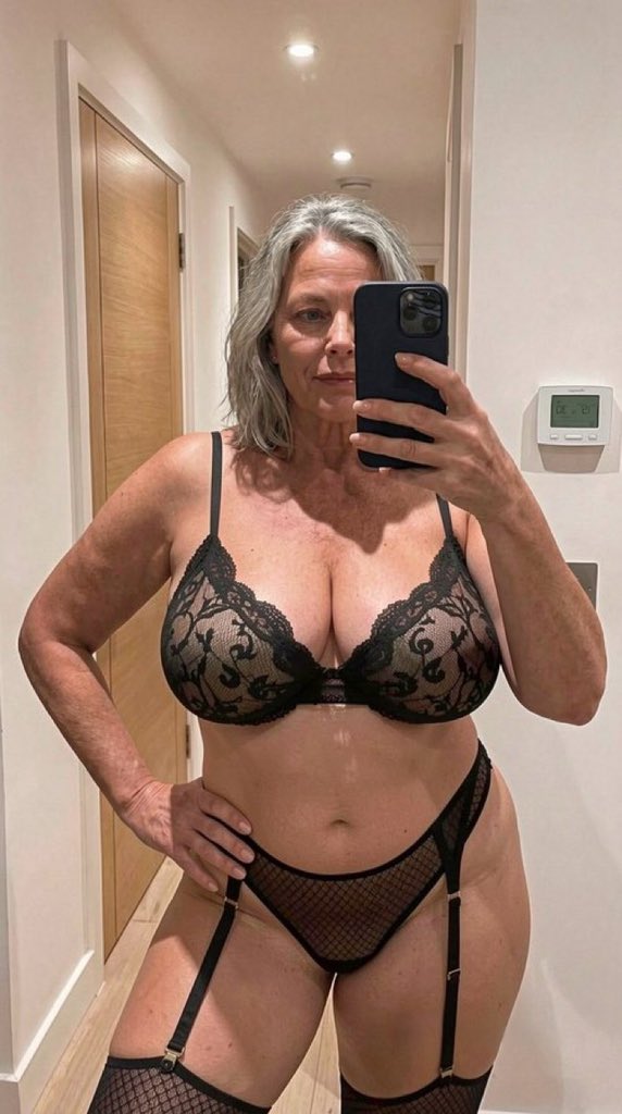 Die__AnneIlese's tweet photo. I’m not “still” hot, I'm hotter than I was at 25. Agree or disagree? https://t.co/lHgwPGYzOC