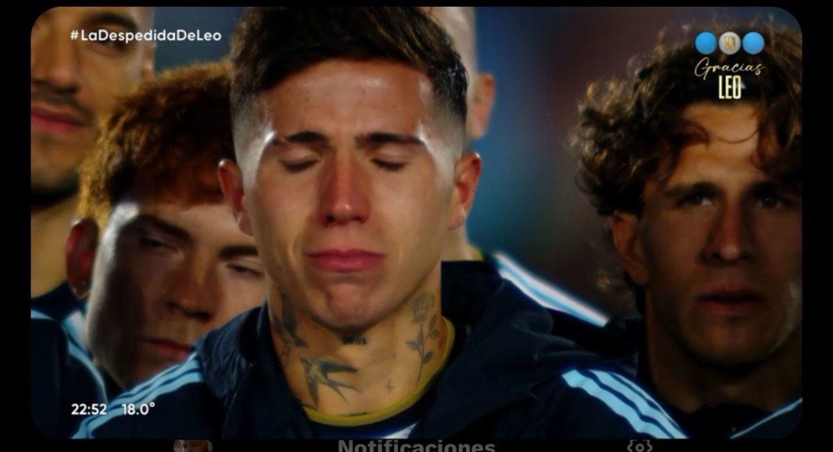 otbmrtnz's tweet photo. messi: buen-

enzo: https://t.co/QvwuGAh5UJ