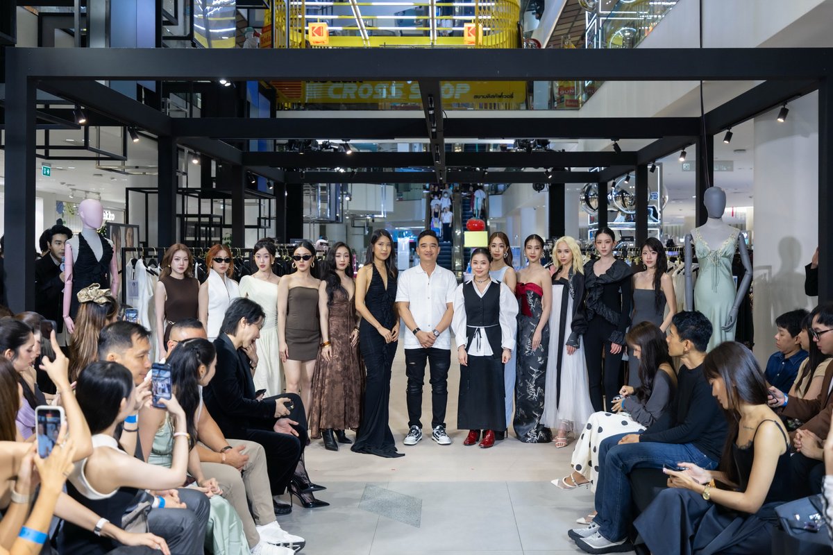 otpc_story's tweet photo. สยามดิสคัฟเวอรี่ เปิดรันเวย์ FASHION REVOLUTIONARY 2026 รวมพลังแบรนด์แฟชั่นนานาชาติ ถ่ายทอดตัวตนอย่างมีสไตล์

#SiamDiscovery 
#BeRevolutionary 
#SiamDiscoveryBIFW2026 
#BIFW2026

อ่านข่าวเพิ่มเติมได้ที่ https://t.co/6pfh4sPN2p https://t.co/TO4zzQgDgo