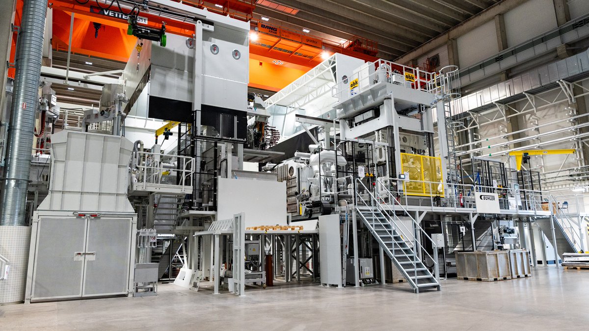 empcasting's tweet photo. Volvo EX60: 100 parts -> 1 megacast rear underbody.
8,400t lock force. 200kg Al in milliseconds.

Fewer parts. Same porosity stakes — just concentrated.

EMP: 100% He-leak tested, every housing.

https://t.co/KoZhH2Wf8E
#Megacasting https://t.co/q2X3AuL0X3