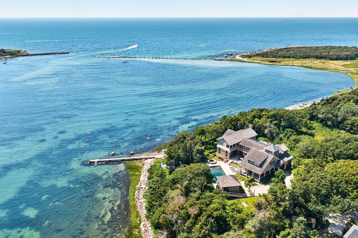 propgoluxury's tweet photo. FOR SALE - 26 Greycourt Lane, Falmouth MA 02540 dlvr.βit/TVpYyP #ForSale #LuxuryRealEstate #WaterfrontProperty #FalmouthMA #RealEstateInvestment https://t.co/GlknWryzAc