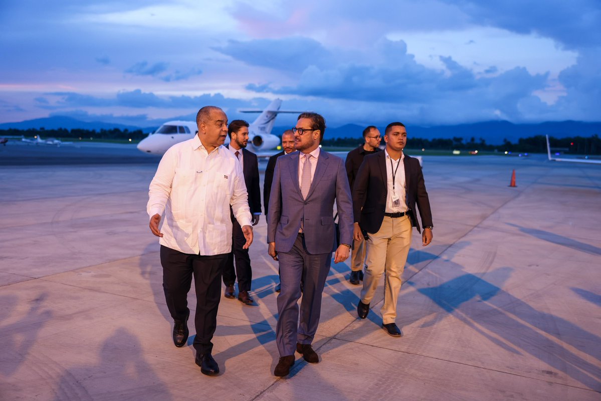 plasenciafelixr's tweet photo. Arribamos a la ciudad de Santiago de los Caballeros, en República Dominicana, para participar en el 41° Período de Sesiones de la CEPAL, en nombre de nuestra Presidenta @delcyrodriguezv.

Venezuela presente en este espacio de diálogo e intercambio a favor de las transformaciones, la integración regional y el desarrollo integral de América Latina y El Caribe.