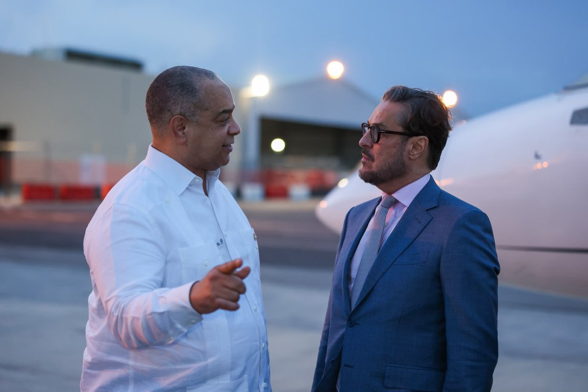 plasenciafelixr's tweet photo. Arribamos a la ciudad de Santiago de los Caballeros, en República Dominicana, para participar en el 41° Período de Sesiones de la CEPAL, en nombre de nuestra Presidenta @delcyrodriguezv.

Venezuela presente en este espacio de diálogo e intercambio a favor de las transformaciones, la integración regional y el desarrollo integral de América Latina y El Caribe.