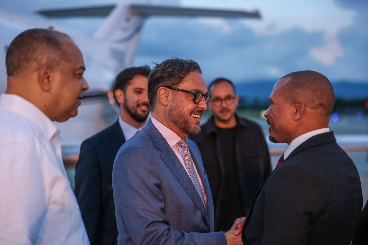 plasenciafelixr's tweet photo. Arribamos a la ciudad de Santiago de los Caballeros, en República Dominicana, para participar en el 41° Período de Sesiones de la CEPAL, en nombre de nuestra Presidenta @delcyrodriguezv.

Venezuela presente en este espacio de diálogo e intercambio a favor de las transformaciones, la integración regional y el desarrollo integral de América Latina y El Caribe.