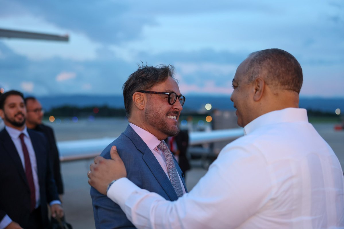 plasenciafelixr's tweet photo. Arribamos a la ciudad de Santiago de los Caballeros, en República Dominicana, para participar en el 41° Período de Sesiones de la CEPAL, en nombre de nuestra Presidenta @delcyrodriguezv.

Venezuela presente en este espacio de diálogo e intercambio a favor de las transformaciones, la integración regional y el desarrollo integral de América Latina y El Caribe.