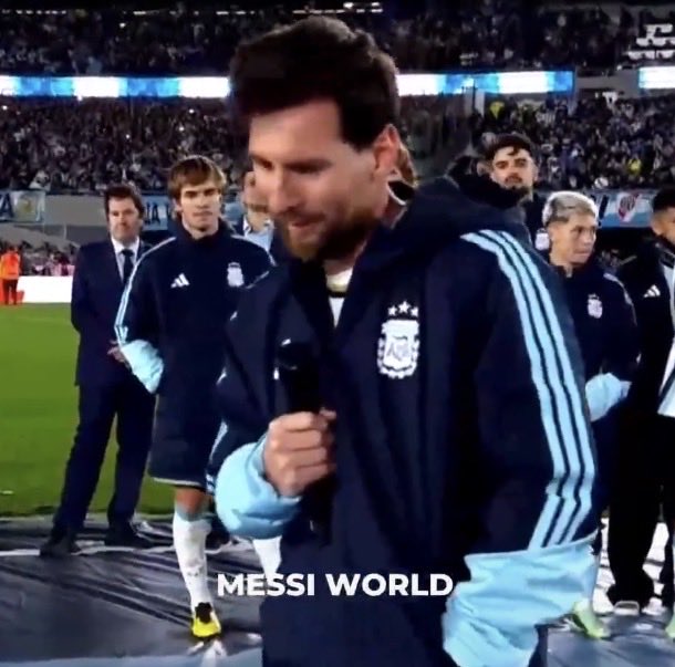 M10GOAT's tweet photo. الأسطورة ميسي:

"عدم المجيء إلى هنا مجددًا سيكون ألمًا كبيرًا جدًا. أقسم لكم أنني أتمنى لو أستطيع المجيء طوال حياتي

لأن اللعب مع منتخب الأرجنتين هو أجمل شيء يمكن أن يحدث لك." 😢🇦🇷 https://t.co/91bYnO7vrt