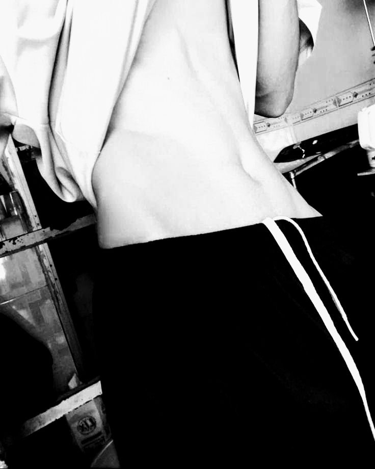 qevris's tweet photo. ⠀⠀⠀⠀⠀⠀⠀⠀⠀⠀⠀⠀⠀
Always basic, because the accessory is having a thin waist and a defined abdomen.
⠀⠀⠀⠀⠀⠀⠀⠀⠀⠀⠀⠀⠀ https://t.co/6MUj7CZzyf
