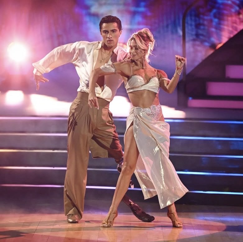 erikasrenee's tweet photo. my official top 3 #dwts https://t.co/GvoqX79biX