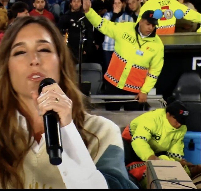 dancewmarie's tweet photo. @porquetendencia jajajajakakaj el que se desmayó atras wtf https://t.co/FHaCA47A6G
