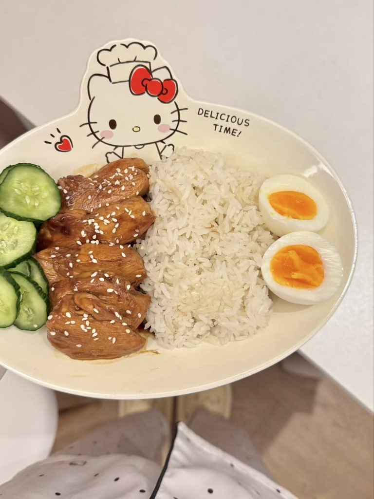 Canitdy's tweet photo. 好好吃饭🍚 https://t.co/aKFwvhK8C9