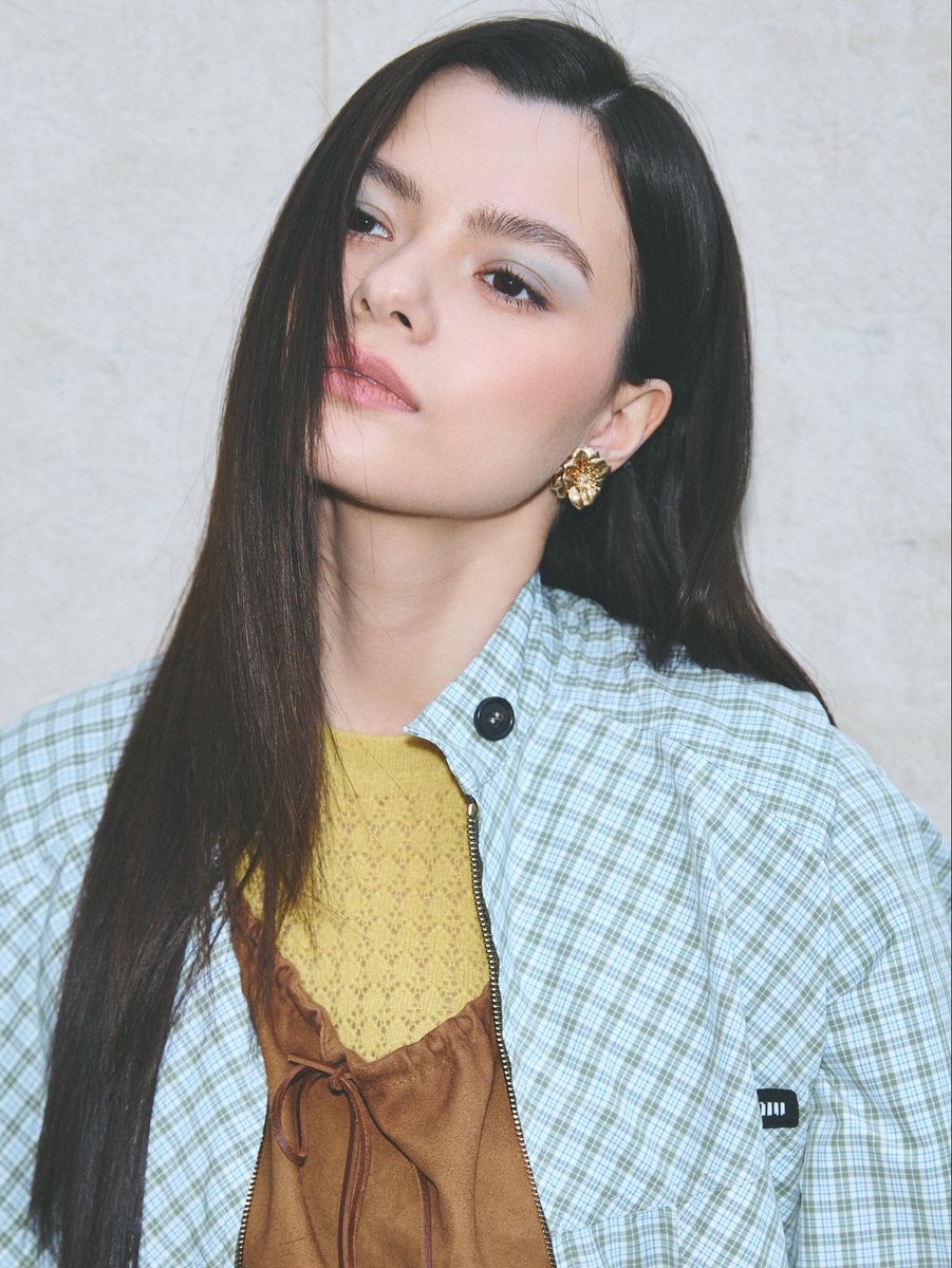 TrendForFB's tweet photo. เรายังสามารถทำ Engagement  ให้ Becky @AngelssBecky กับ @MIUMIUofficial ได้อยู่นะคะ 

ความน่ารัก แสบซน หวาน ดื้อ ของ Becky มาครบเลยนะคะ มาหวีดกันค่า 🥰🫶🏻🤍🪽

REBECCA X MIU MIU PFWSS27
#MiuMiuSS27xBecky
#MiuMiuPFWxBecky
#MiuMiuSS27 
#beckysangels #BeckyArmstrong https://t.co/oczjnuvxI0