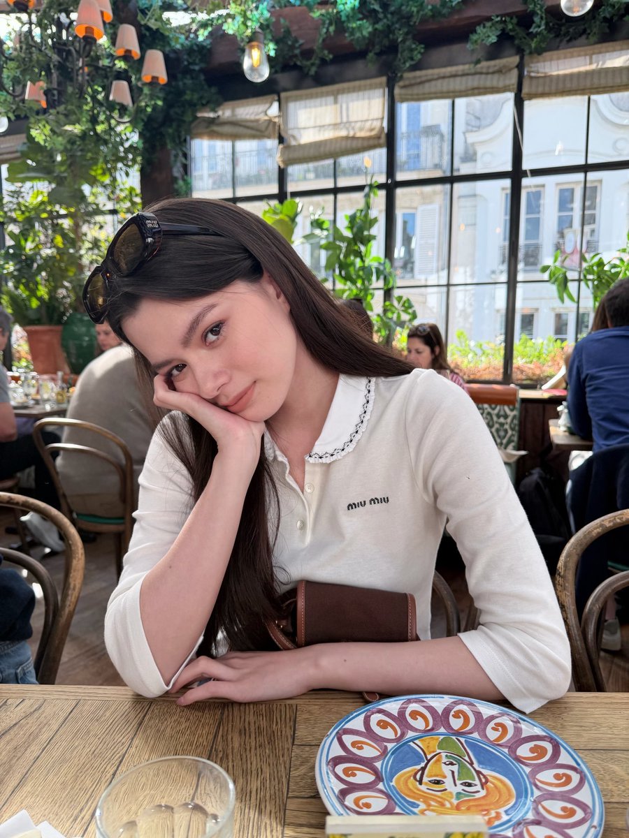 TrendForFB's tweet photo. เรายังสามารถทำ Engagement  ให้ Becky @AngelssBecky กับ @MIUMIUofficial ได้อยู่นะคะ 

ความน่ารัก แสบซน หวาน ดื้อ ของ Becky มาครบเลยนะคะ มาหวีดกันค่า 🥰🫶🏻🤍🪽

REBECCA X MIU MIU PFWSS27
#MiuMiuSS27xBecky
#MiuMiuPFWxBecky
#MiuMiuSS27 
#beckysangels #BeckyArmstrong https://t.co/oczjnuvxI0