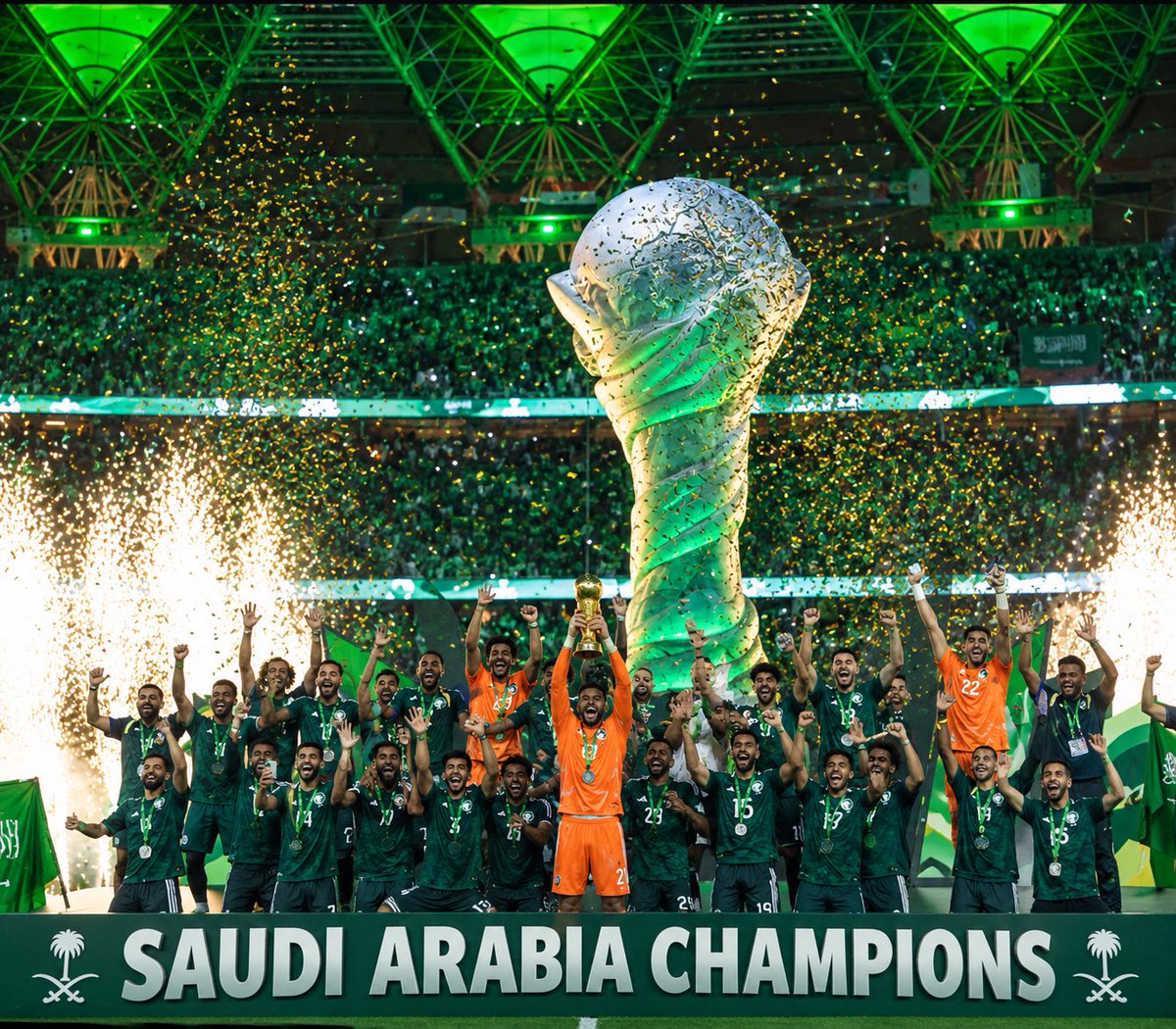 Xtr4444's tweet photo. @MobilyPay فرحتنا بالكأس أكبر من أي جائزة الحمدلله 🇸🇦🏆 💚 💚 💚 💚 فخورين بمنتخبنا وأبطالنا، الله يديم علينا هالفرحة ويكتب لنا دايما الانتصارات.. وإن جتني الجائزة معها أكيد بتزيد الفرحة 😭🇸🇦 https://t.co/GZ55lFdMxr