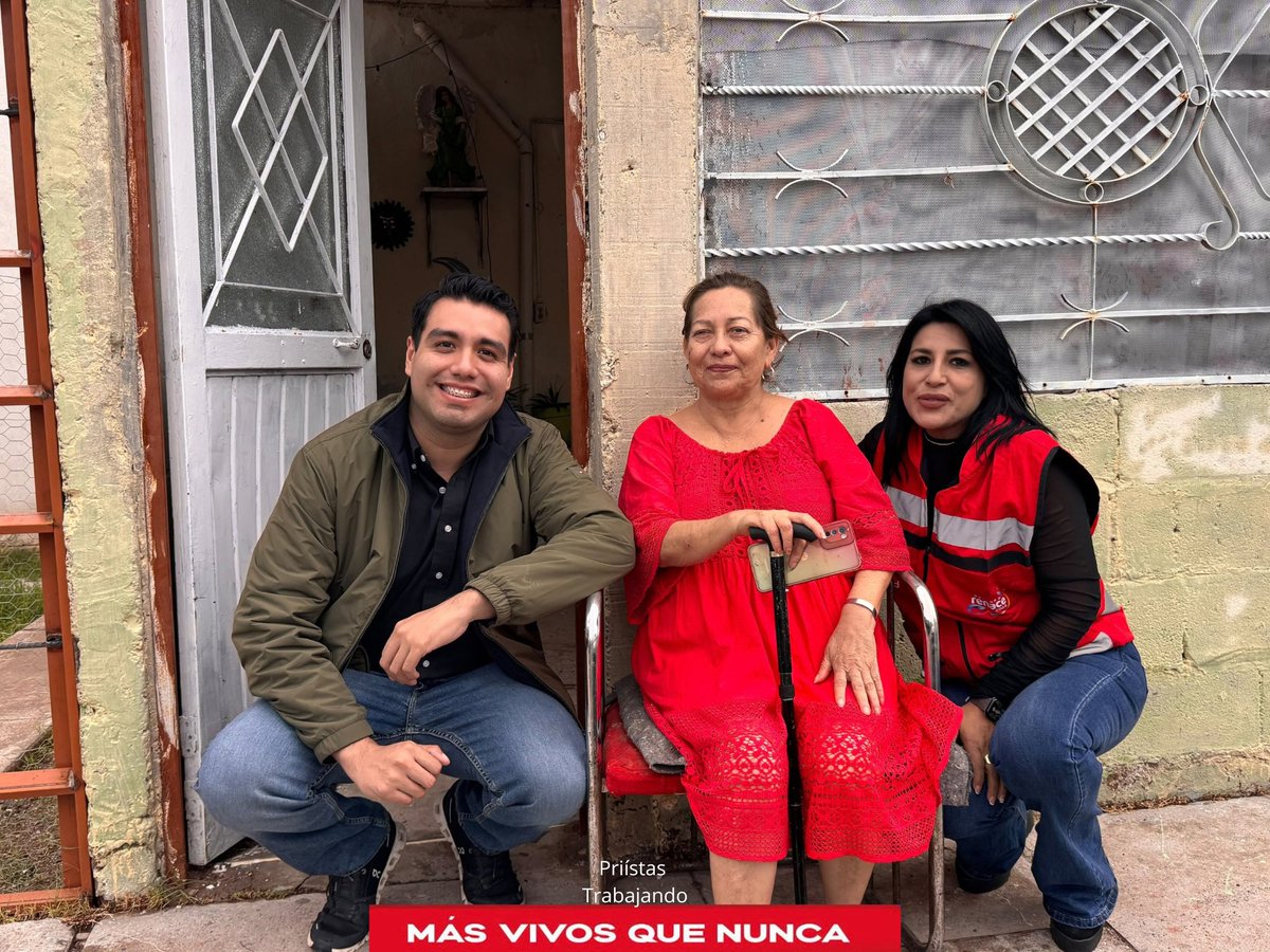 PRIEstatalDGO's tweet photo. #PriístasTrabajando ❤️

En Gómez Palacio, @JUANMORENO_HARO y Mónica Ornelas estuvieron cerca de quienes resultaron afectados por las lluvias, escuchando y entregando diversos apoyos. 🤝

Seguimos sumando esfuerzos para ayudar a quienes más lo necesitan. 🙌🏼

#MásVivosQueNunca https://t.co/yQ4ZVAYIlD