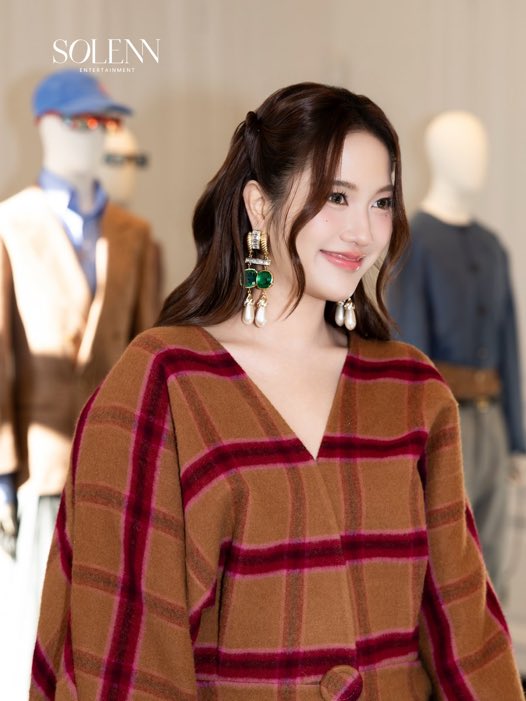 Y46839Yuli's tweet photo. Que sonrisa para más bonita 

#ValentinoSS27xFreen
#ValentinoAntibiblioteca
#ValentinoGaravani
#srchafreen
#PFW https://t.co/I4wfWp9lSm