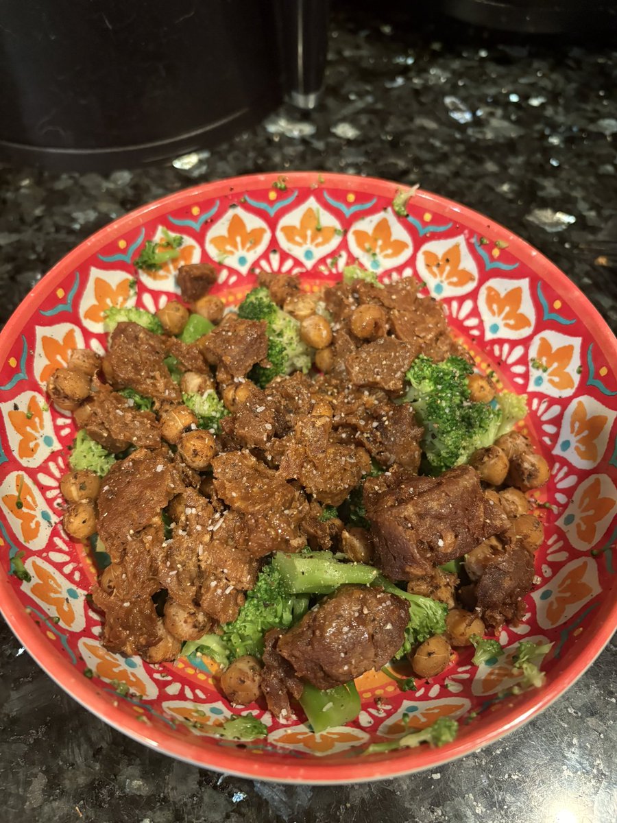 aurasnightmares's tweet photo. im hungry i hate it im not used to this feeling why have i let myself get so out of control like wtf 
pic of my dinner I ALREADY ATE 🤦‍♀️
#edtwtㅤ #foodspo https://t.co/empzGPJ2mM