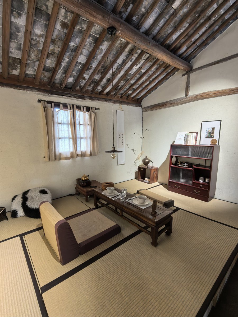 CourseLenszyam's tweet photo. [Guests arrive at the nest泊, settling in for a warm, cozy stay under the soft evening glow.] https://t.co/5T4UB70Dw2