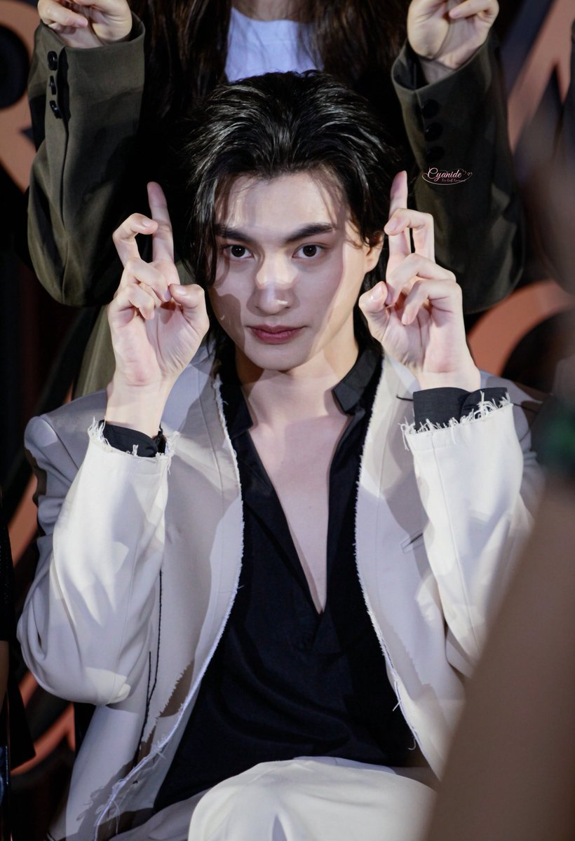 Cyanide24121990's tweet photo. น้องกลัฟเป็นกระตุ่ย🐰น่ายักกกกกก😭

GULF NEW DRAMA
#ตะวันลวงPremiereNight
@gulfkanawut ꕀ #Gulfkanawut 𐐪𐑂 

〰️  #CyanideXgulfpic ᱸ⁎⁺˳ https://t.co/uDqOIBqAE3