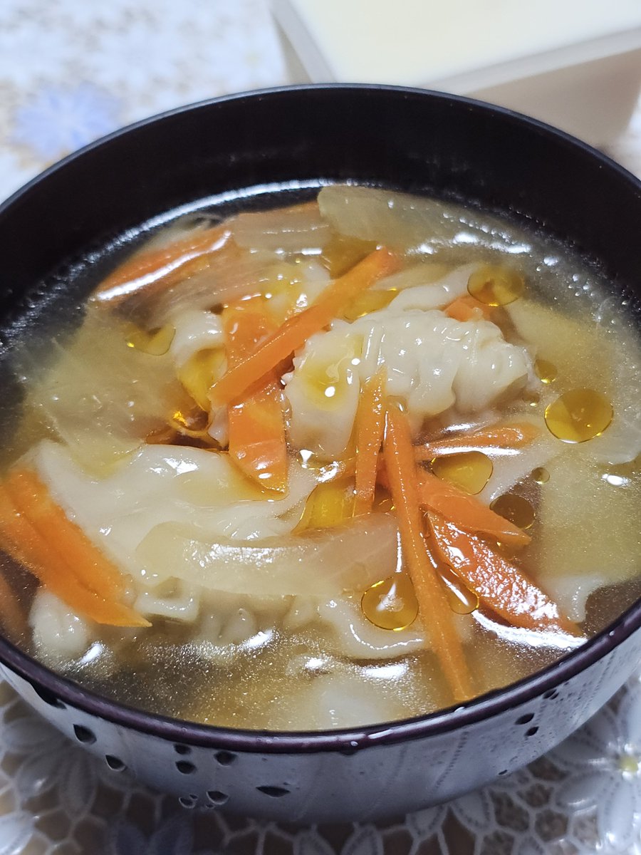 M_aald's tweet photo. ワンタンスープに加えてみましたが、
ごま油の香ばしい風味がプラスされて、
少し違った味わいを楽しめました。少量でも香りを感じられて、手軽に料理の風味を変えられるのが️⭕️
#プロモーション #日清オイリオから提供いただきました #RSP117に参加しました #ごま油香る風味油 #日清オイリオ https://t.co/HTl7LOBql1