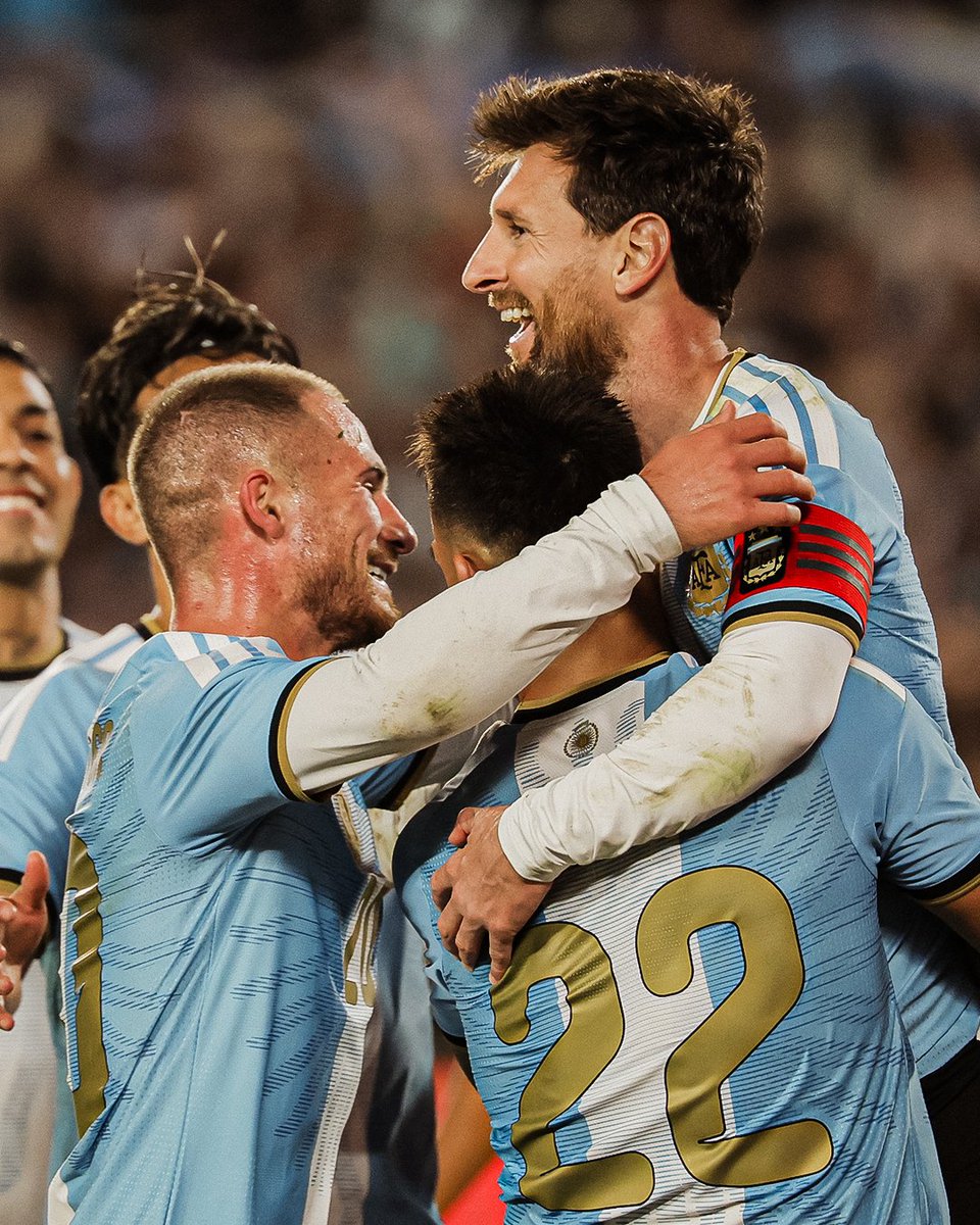 albicelesteilu's tweet photo. "HAY MUCHA GENTE QUE QUIERE VER MAL A LA SELECCIÓN, NO LE DEMOS EL GUSTO"

Lionel Andrés Messi, mi capitán. https://t.co/20YPwzJciE