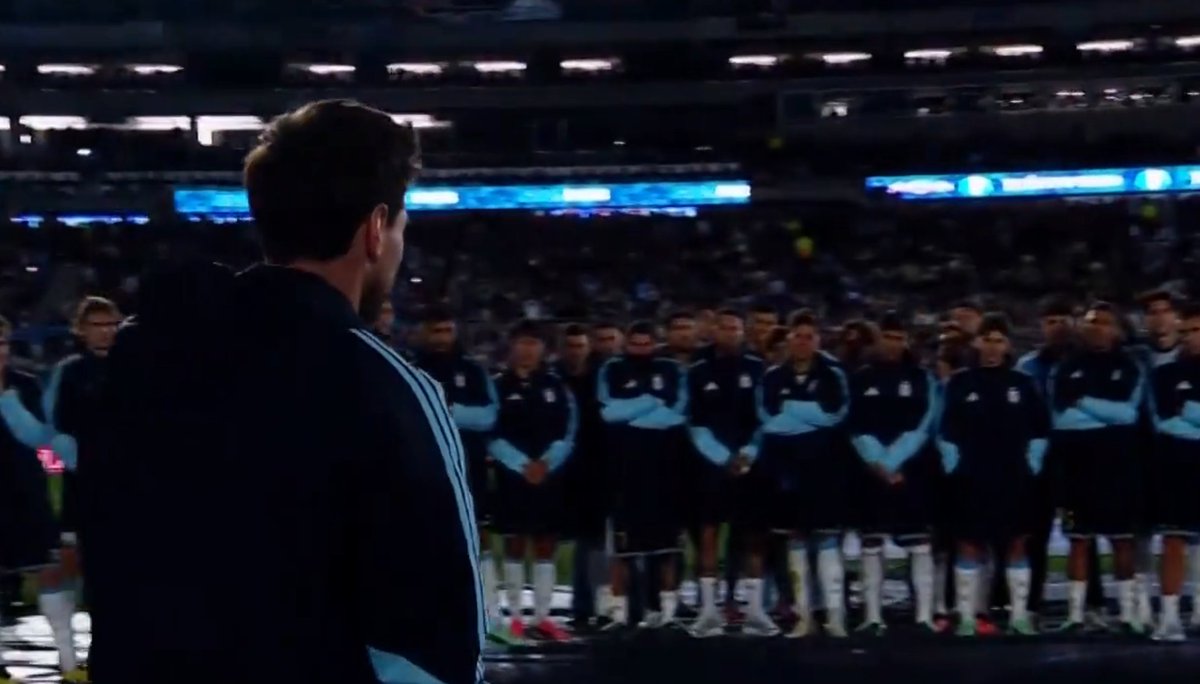TouchlineX's tweet photo. 🚨🗣️ 𝗡𝗘𝗪: Leo Messi to his teammates: "We would step onto the pitch knowing we could COMPETE AGAINST ANY TEAM."

"Because I knew I had WARRIORS beside me who were willing to LEAVE EVERYTHING on the pitch." https://t.co/wJx4dECoJn