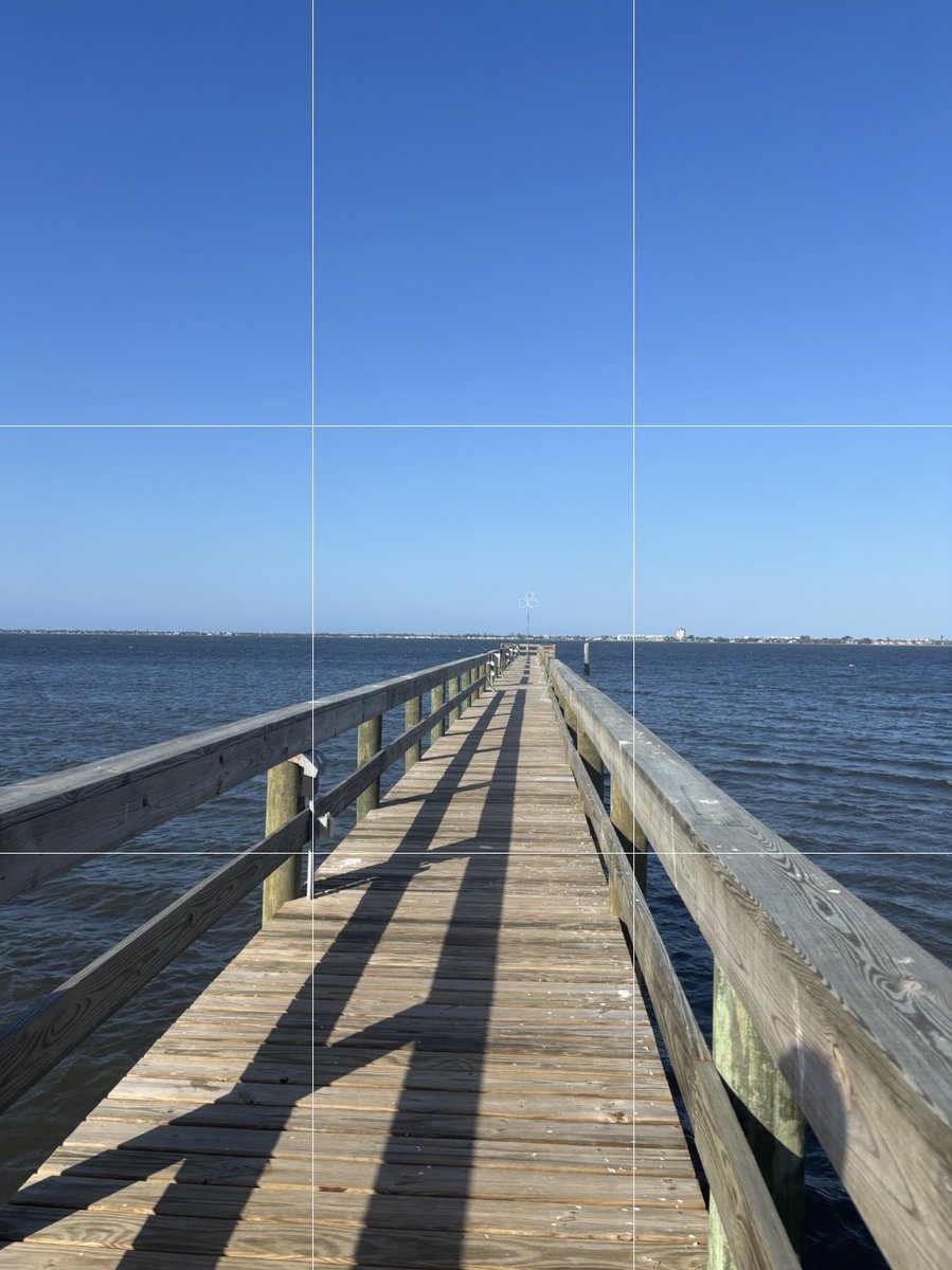TimCzeslaw's tweet photo. I used leading lines from the pier’s railings to guide the viewer’s eyes toward the horizon. This creates depth and gives the photo a clear focal point. #su2412 https://t.co/CJkYNX2r7u